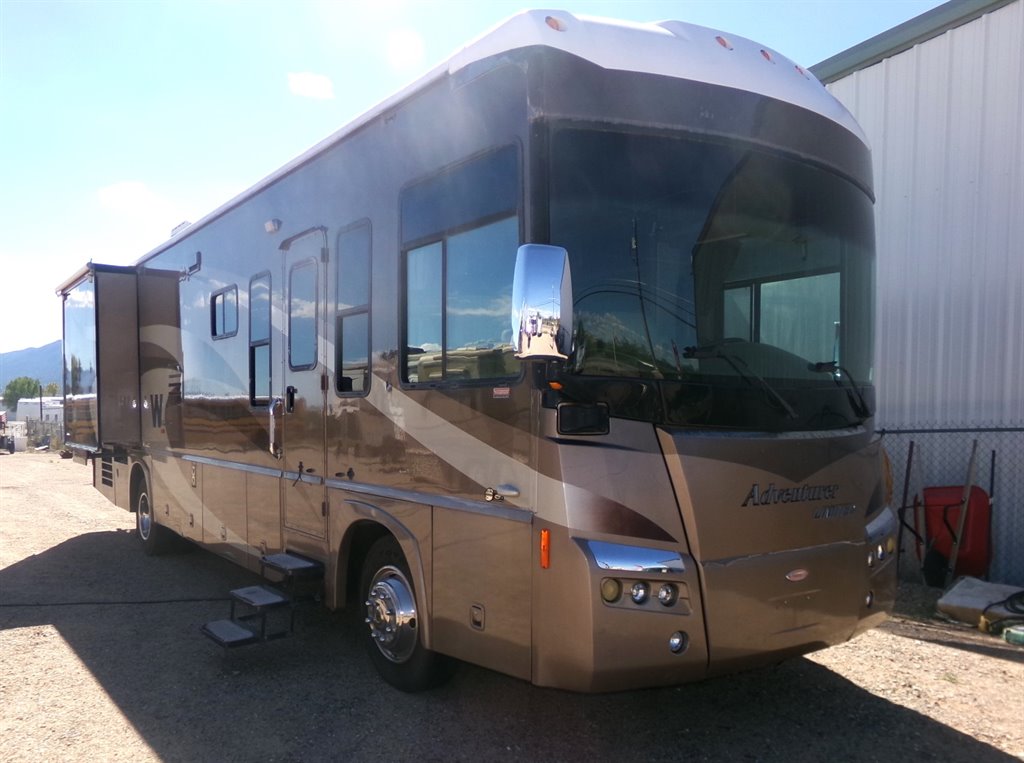 2008 WINNEBAGO ADVENTURER 37GL MOTORHOME